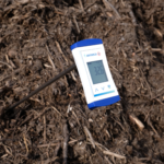 One-handed soil and compost thermometer in action ECO122